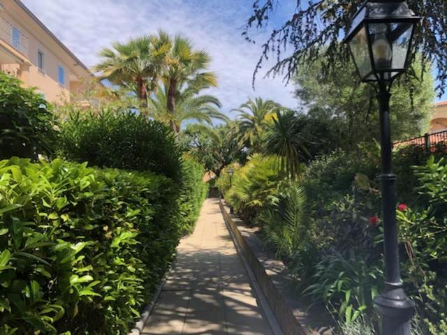 Belle résidence au centre de Saint Tropez avec piscine et garage Extérieur photo