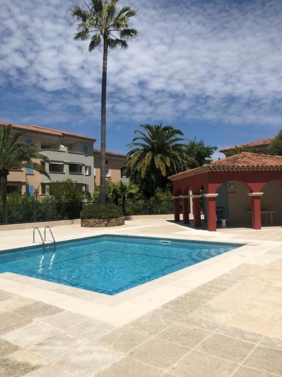 Belle résidence au centre de Saint Tropez avec piscine et garage Extérieur photo